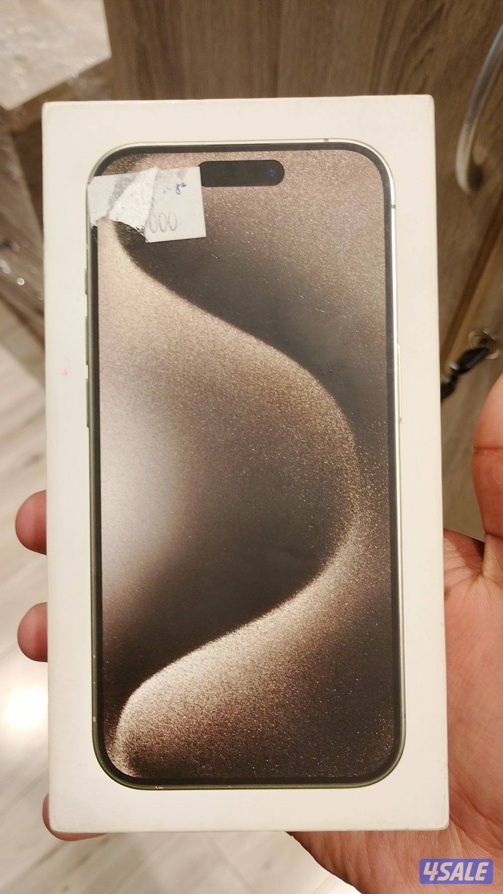 ايفون ١٥ برو نظيف ٢٥٦ جي كل شي شغال مافي كسور مع الكرتونه6