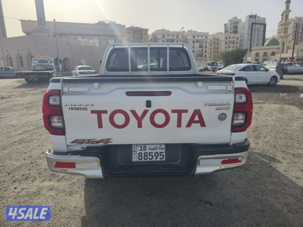 Toyota Hilux pick-up 2021 automatic 4x4 (64000 km)4