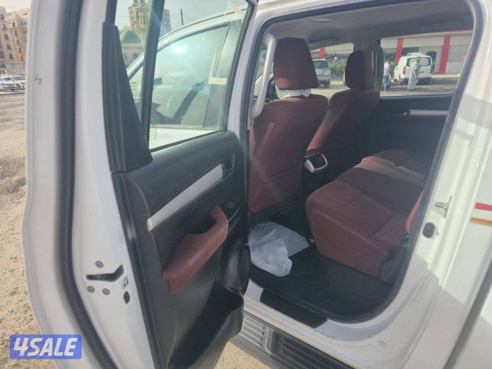 Toyota Hilux pick-up 2021 automatic 4x4 (64000 km)10