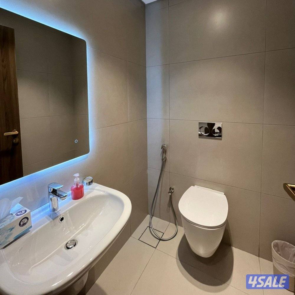 دور كامل تجاري للإيجار في الشرق5