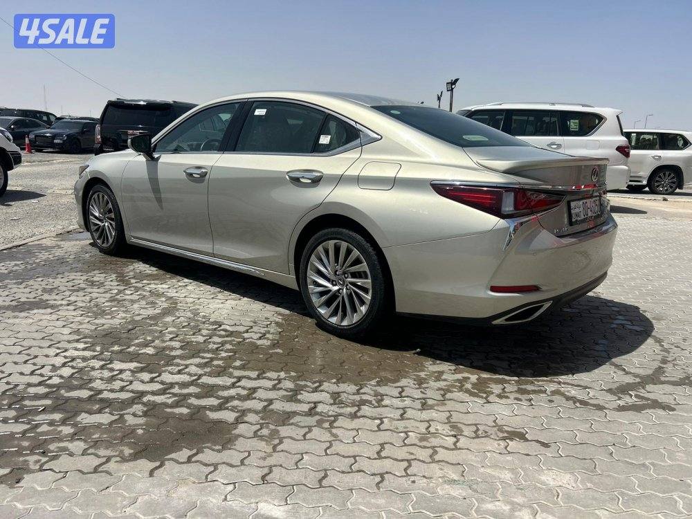 لكزس ES350 موديل 2024 ماشى 28.000 k.m وارد الساير .صبغ وكالةً2