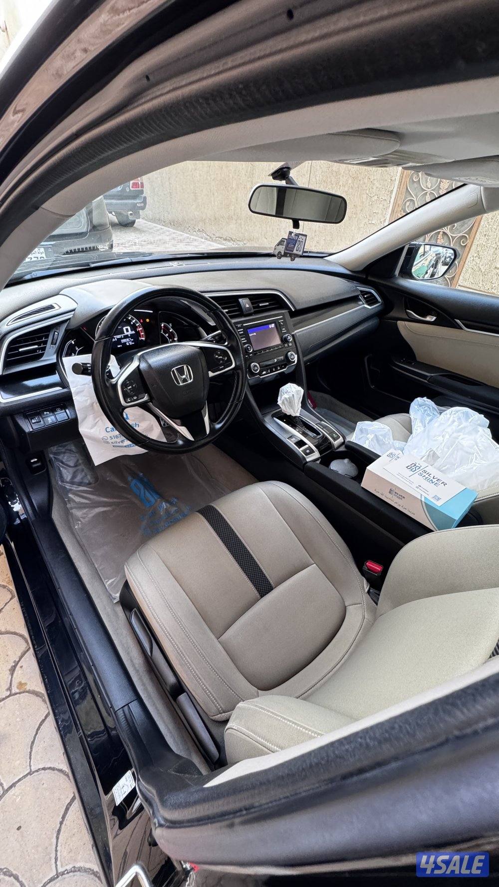 للبيع هوندا سيفيك موديل ٢٠٢٠ اللون اسود ماشي ٩٩ الف1
