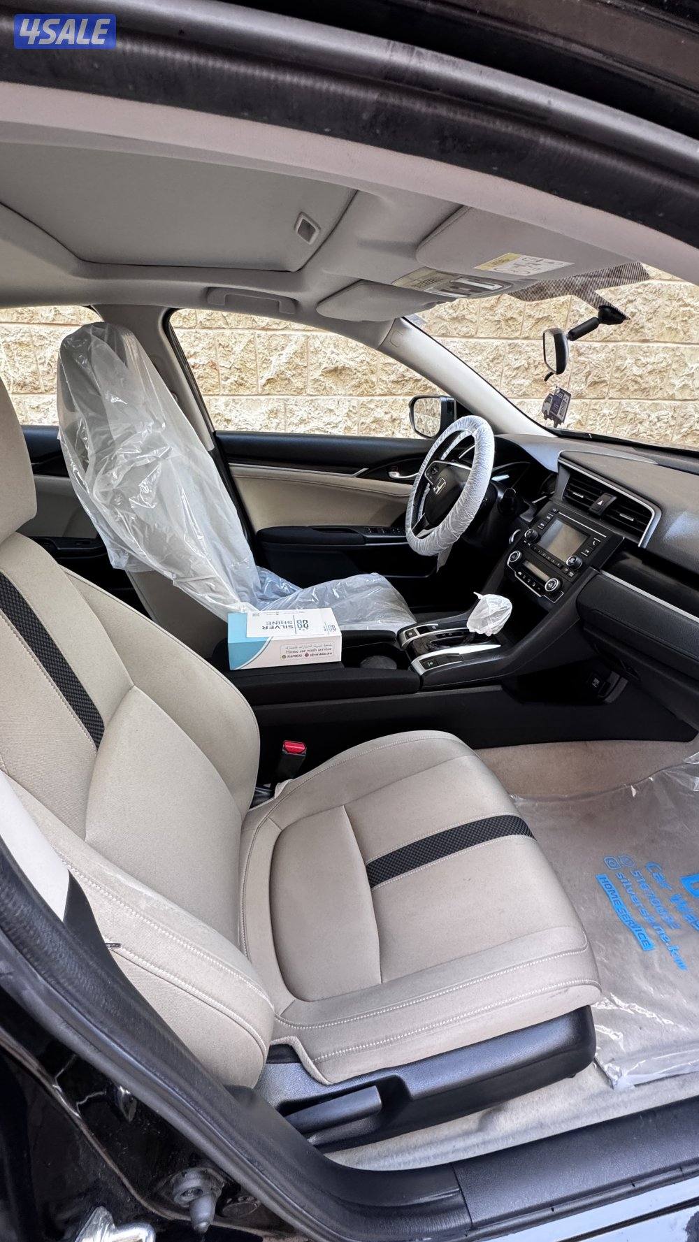 للبيع هوندا سيفيك موديل ٢٠٢٠ اللون اسود ماشي ٩٩ الف4