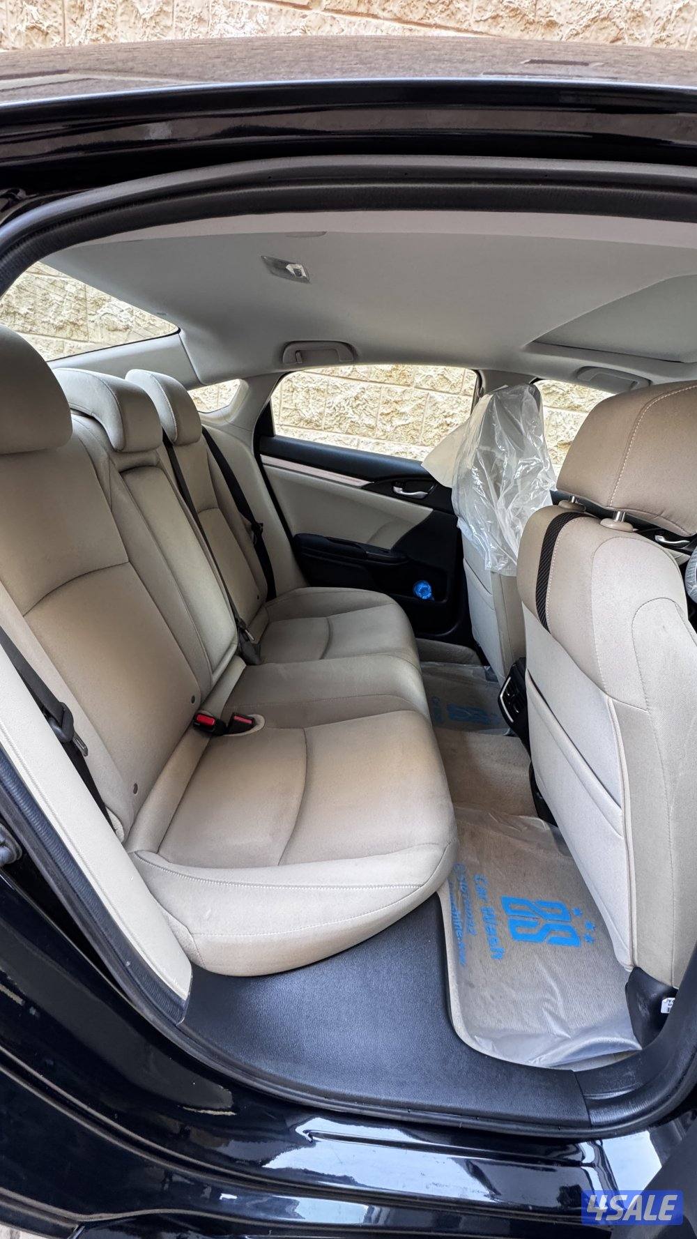 للبيع هوندا سيفيك موديل ٢٠٢٠ اللون اسود ماشي ٩٩ الف5