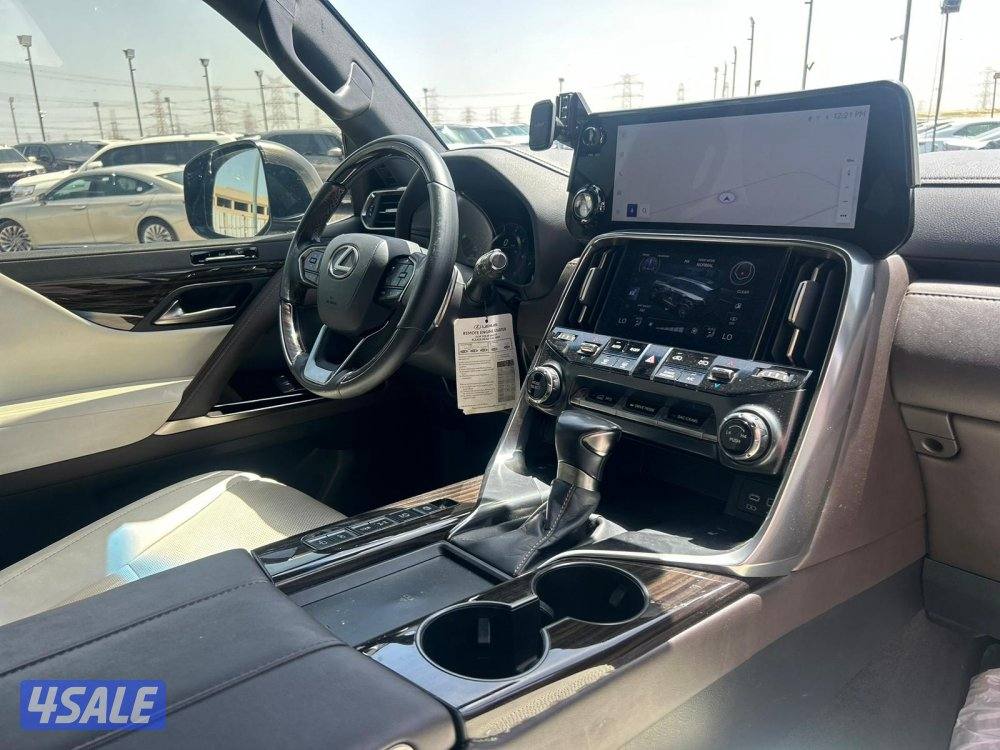 لكزس LX600 درجة ثانيه twinturbo .V6 موديل 2023 ماشى 130.000 k.m7