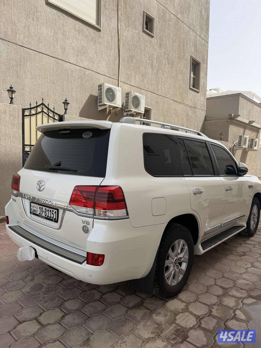 لاند كروزر 212