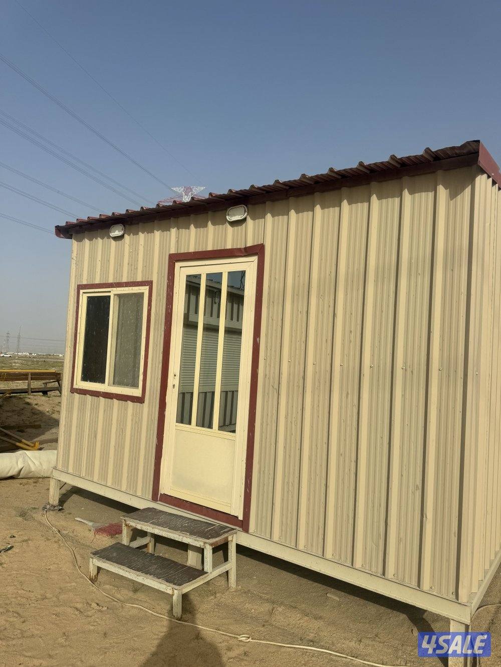 للبيع شاليه ثابت مقاس 3/4 نضيف جدد معه وحده تكيف طن ونص1