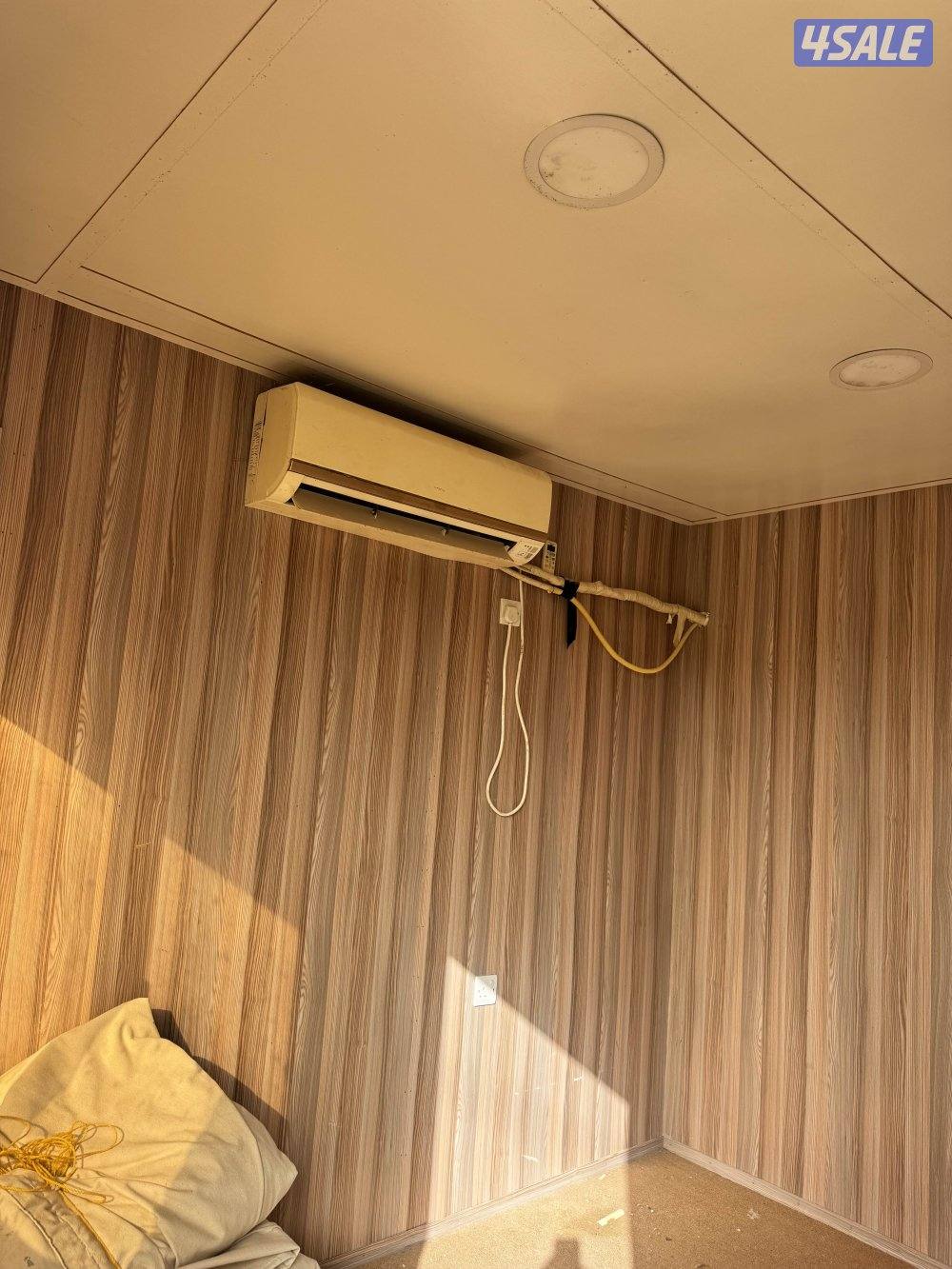 للبيع شاليه ثابت مقاس 3/4 نضيف جدد معه وحده تكيف طن ونص3