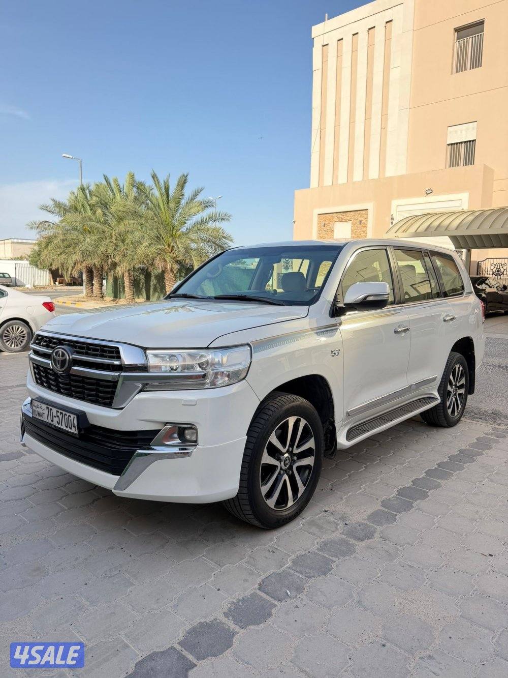 لاند كروزر 2016 VXR عداده 1800