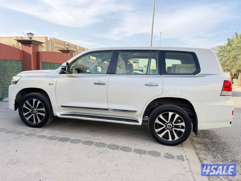 لاند كروزر 2016 VXR عداده 1801