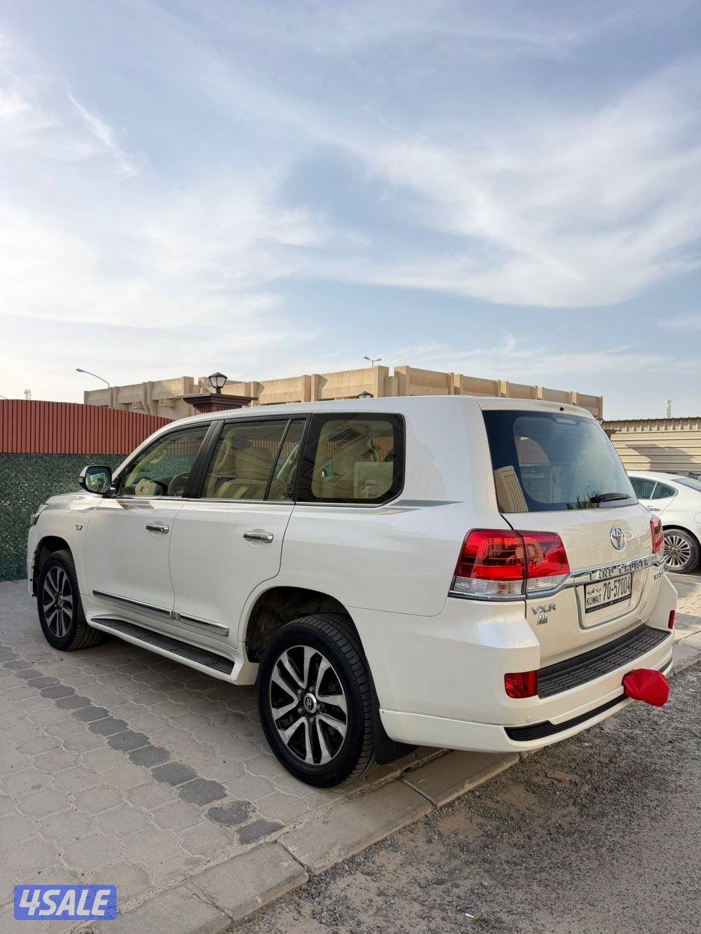 لاند كروزر 2016 VXR عداده 1802