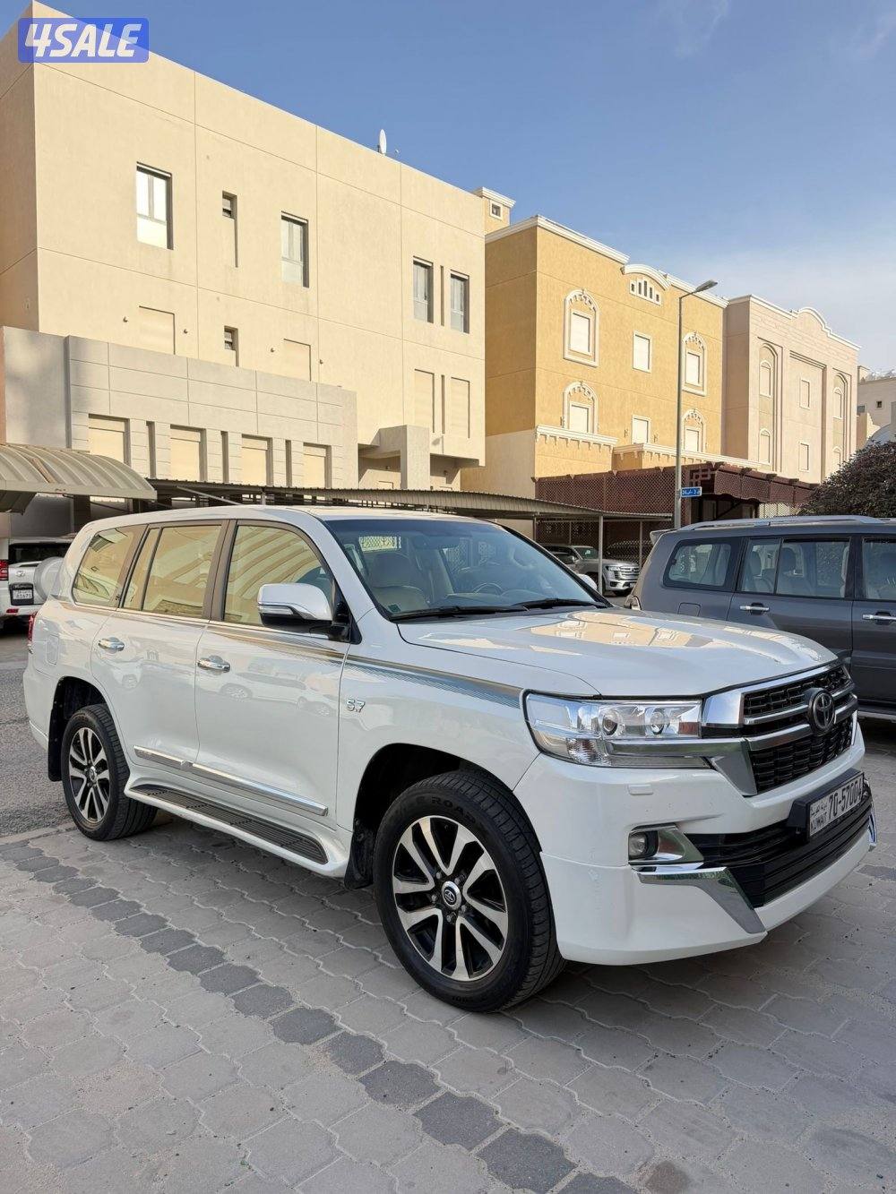 لاند كروزر 2016 VXR عداده 1806