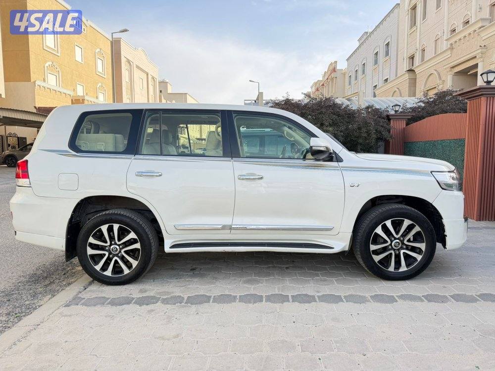 لاند كروزر 2016 VXR عداده 1805