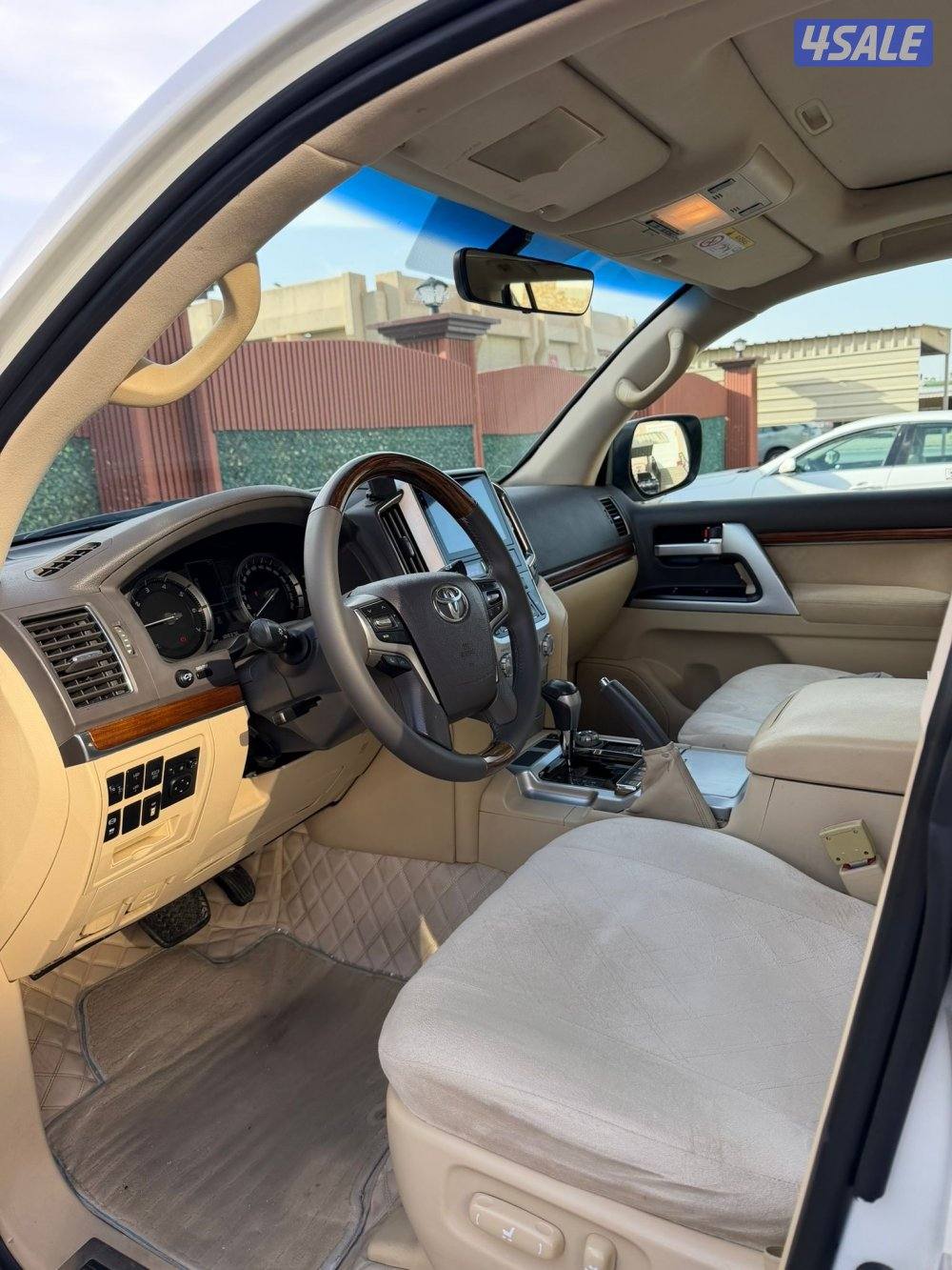 لاند كروزر 2016 VXR عداده 1808