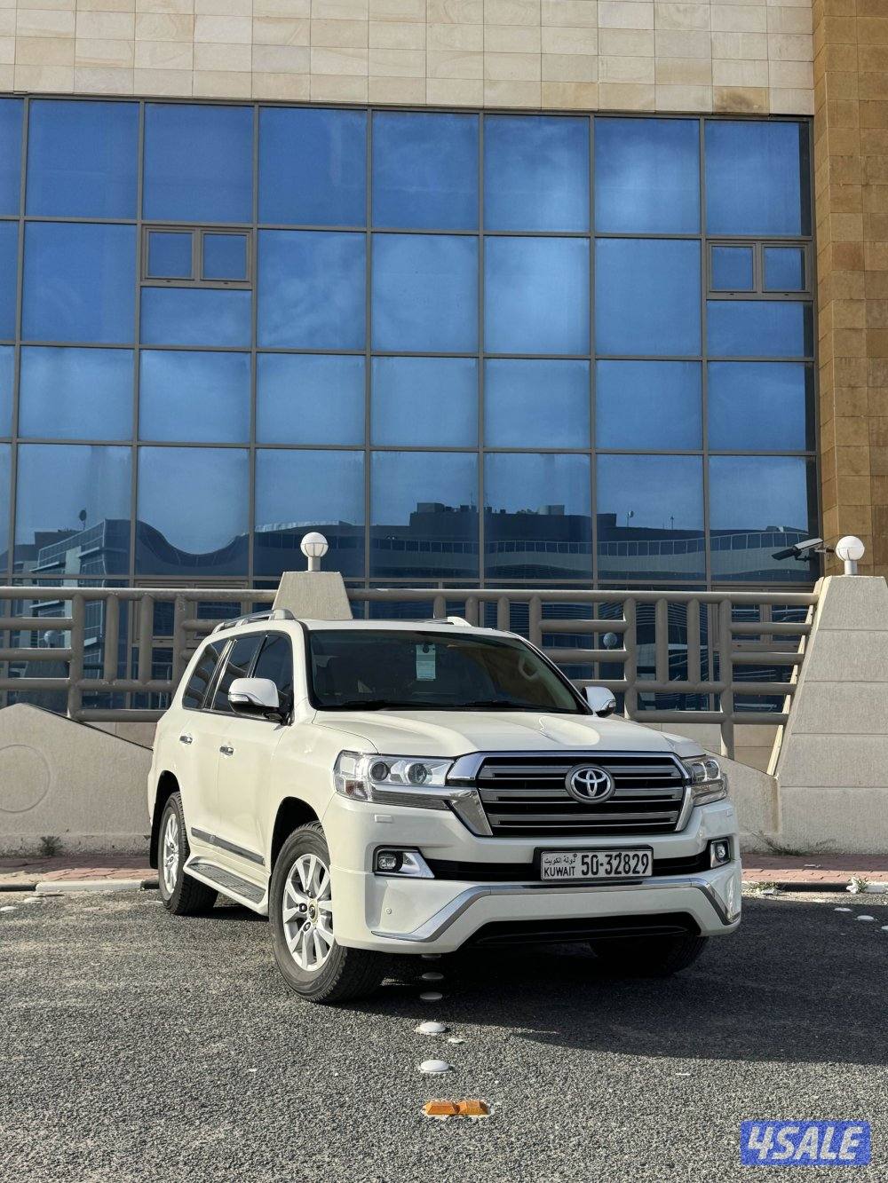 لاندكروزر 2018 كامل المواصفات V80