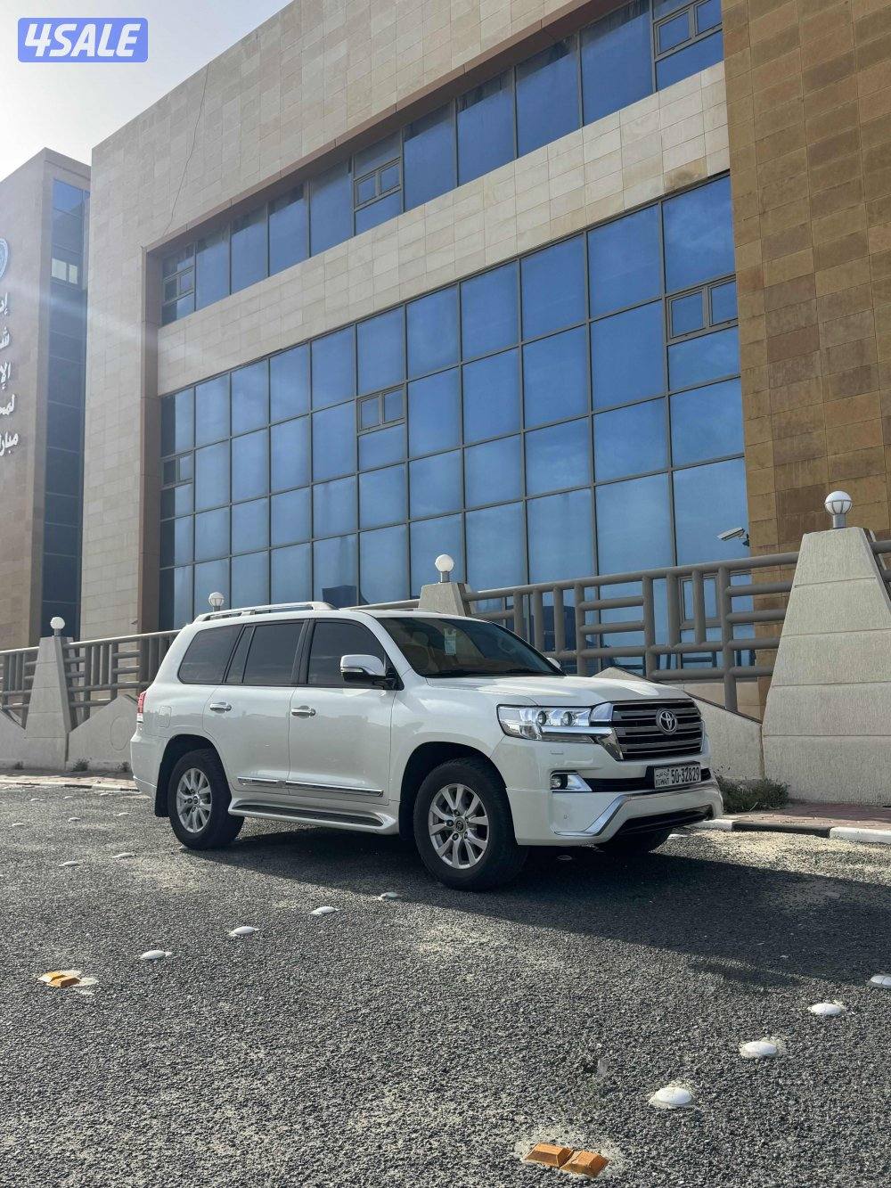 لاندكروزر 2018 كامل المواصفات V81