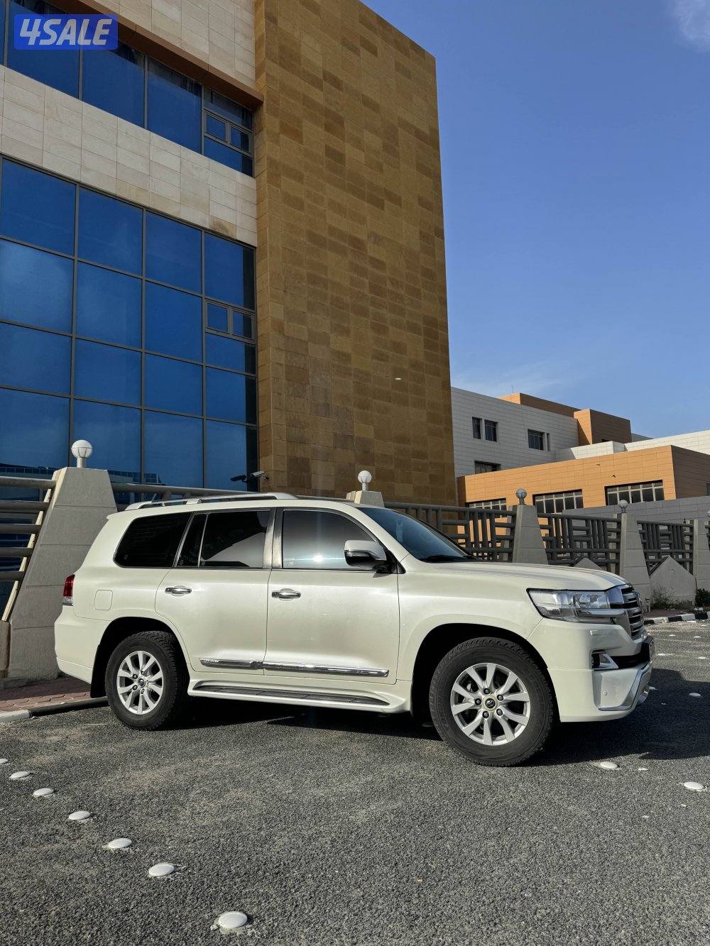 لاندكروزر 2018 كامل المواصفات V82