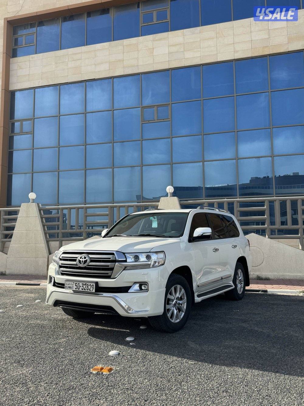 لاندكروزر 2018 كامل المواصفات V83