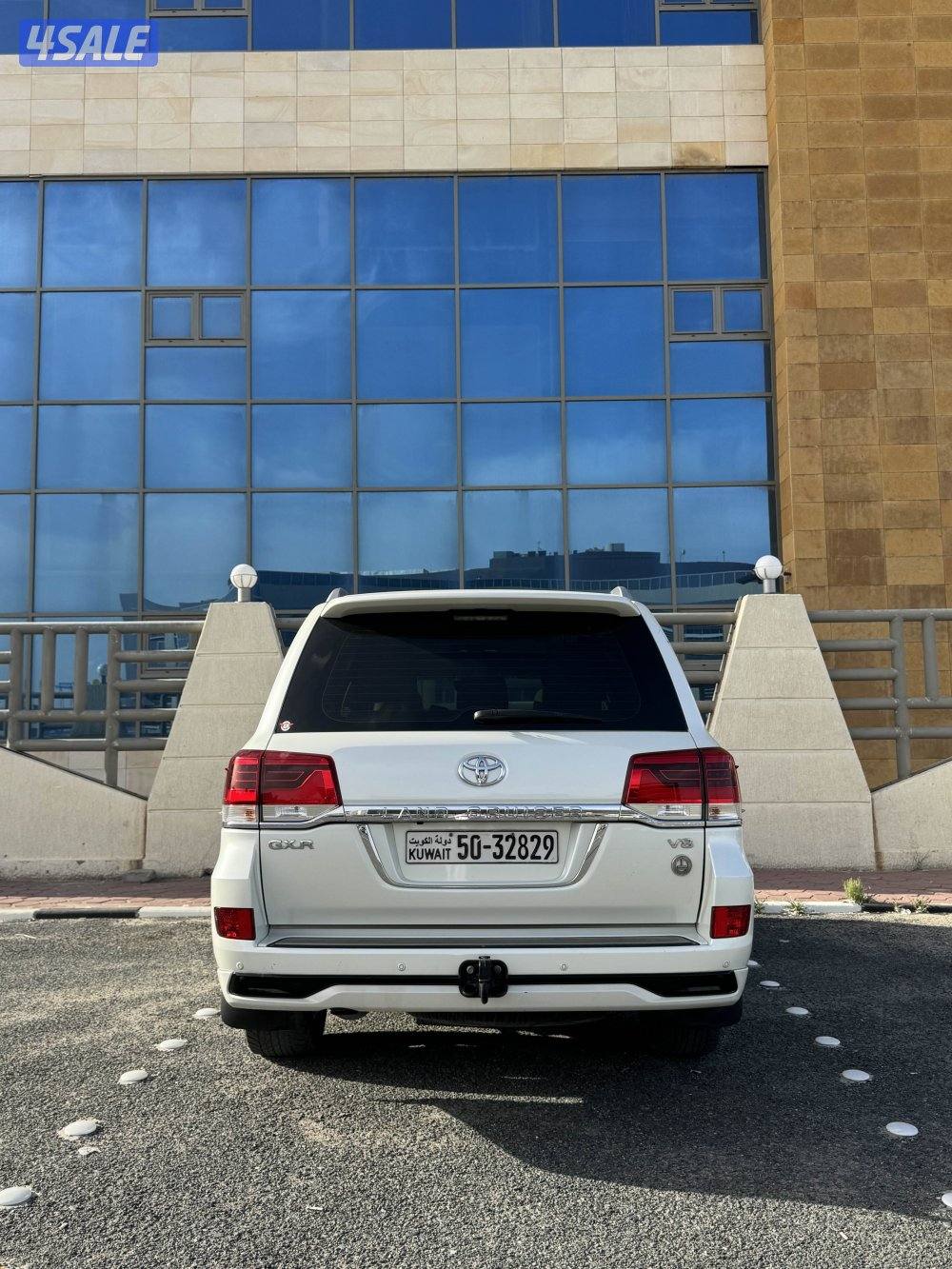 لاندكروزر 2018 كامل المواصفات V84