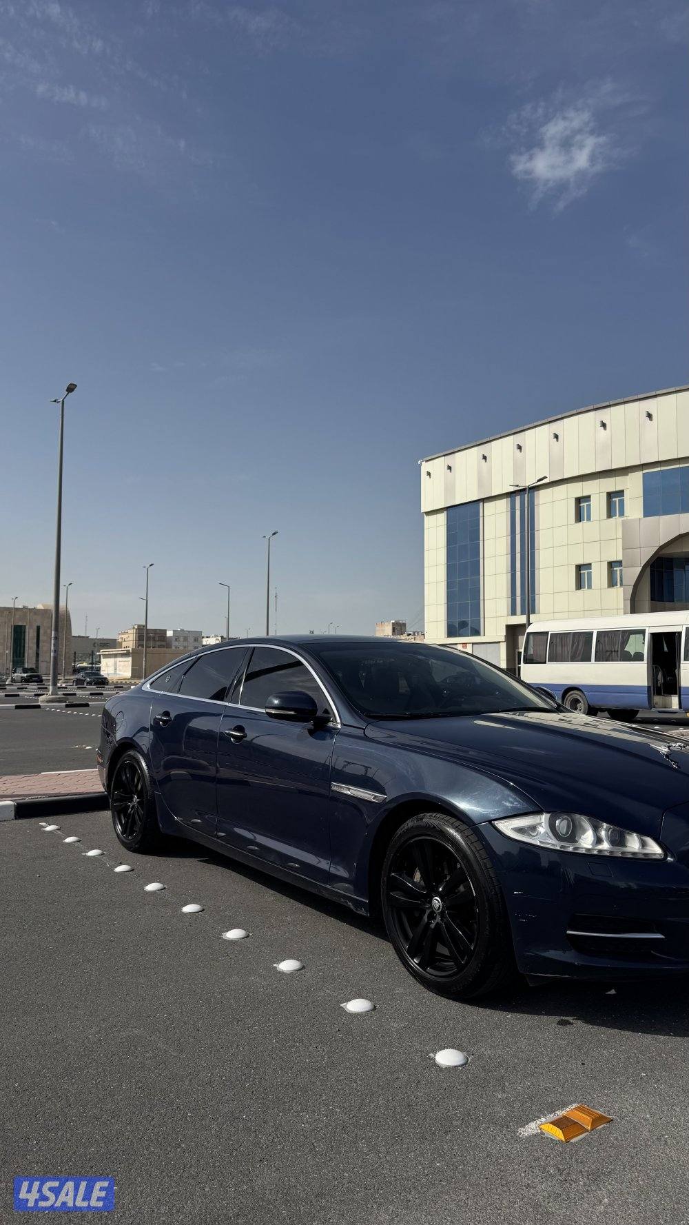 للبيع جاكوار xj وارد الزياني 2012التواصل واتس0