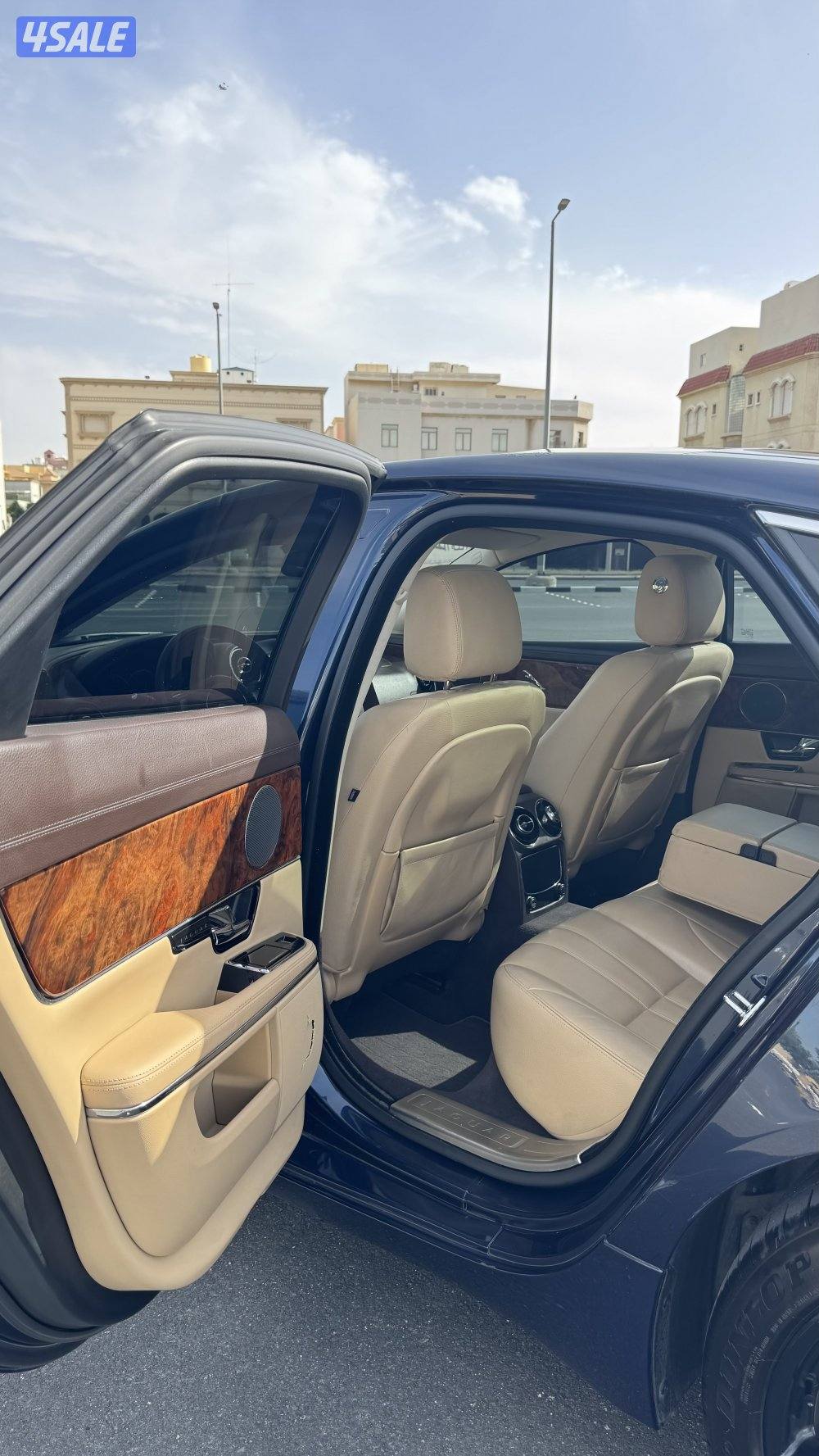 للبيع جاكوار xj وارد الزياني 2012التواصل واتس8