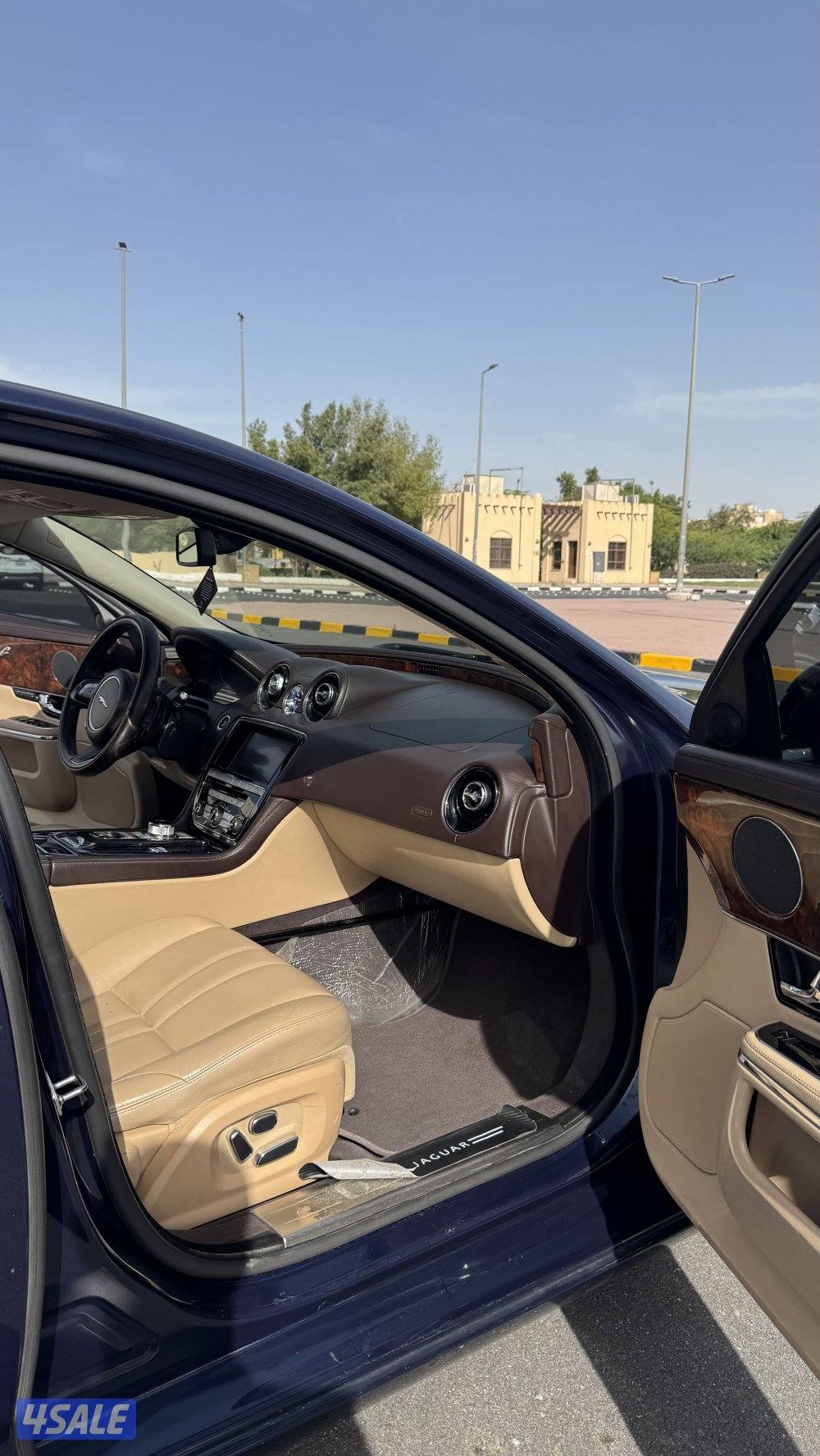 للبيع جاكوار xj وارد الزياني 2012التواصل واتس12