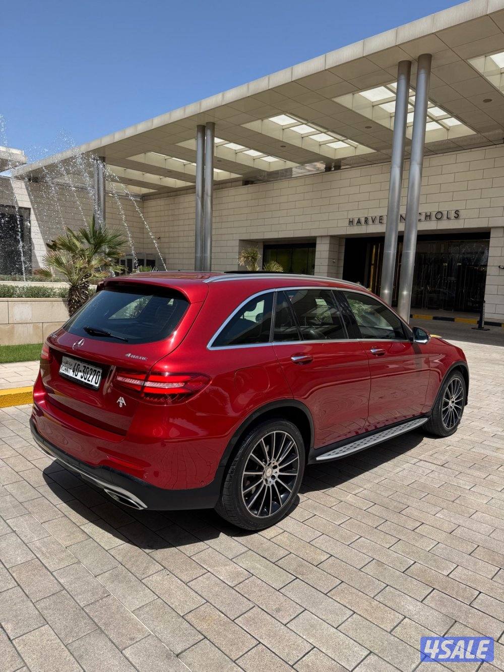 مرسيدس GLC300 بانوراما بحاله ممتازه عداد (86) الف1