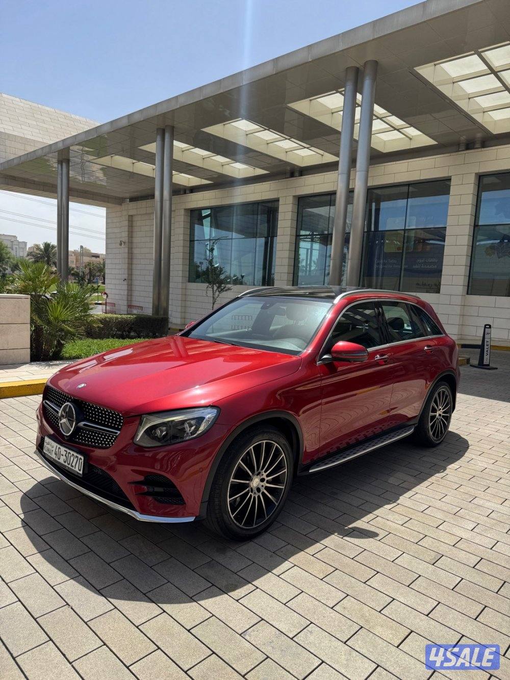 مرسيدس GLC300 بانوراما بحاله ممتازه عداد (86) الف0