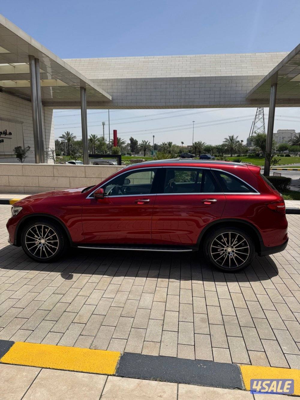 مرسيدس GLC300 بانوراما بحاله ممتازه عداد (86) الف6