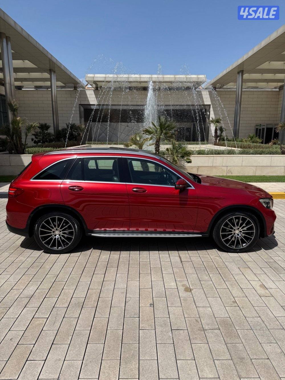 مرسيدس GLC300 بانوراما بحاله ممتازه عداد (86) الف7