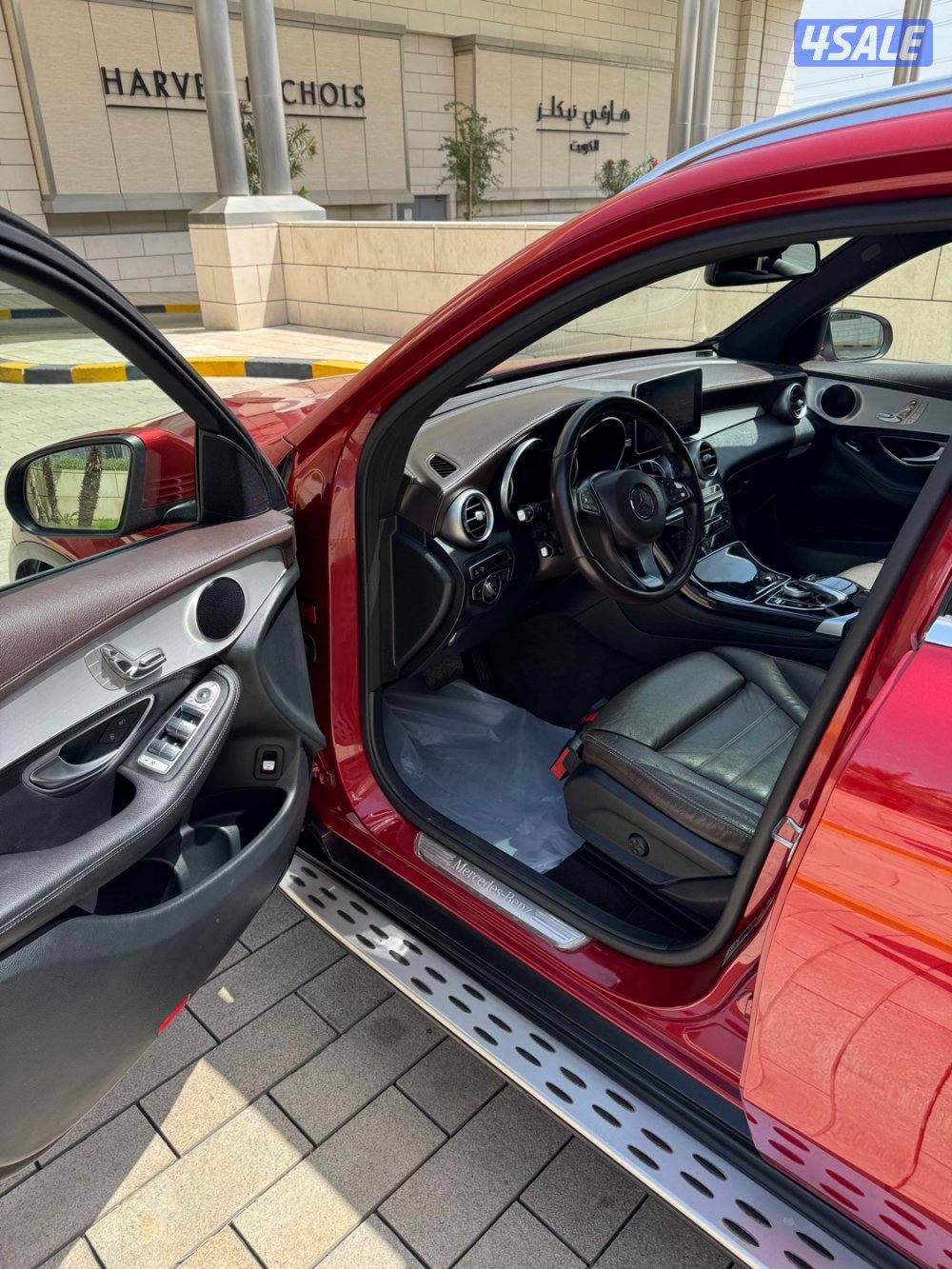 مرسيدس GLC300 بانوراما بحاله ممتازه عداد (86) الف8