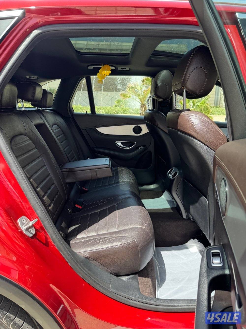 مرسيدس GLC300 بانوراما بحاله ممتازه عداد (86) الف10