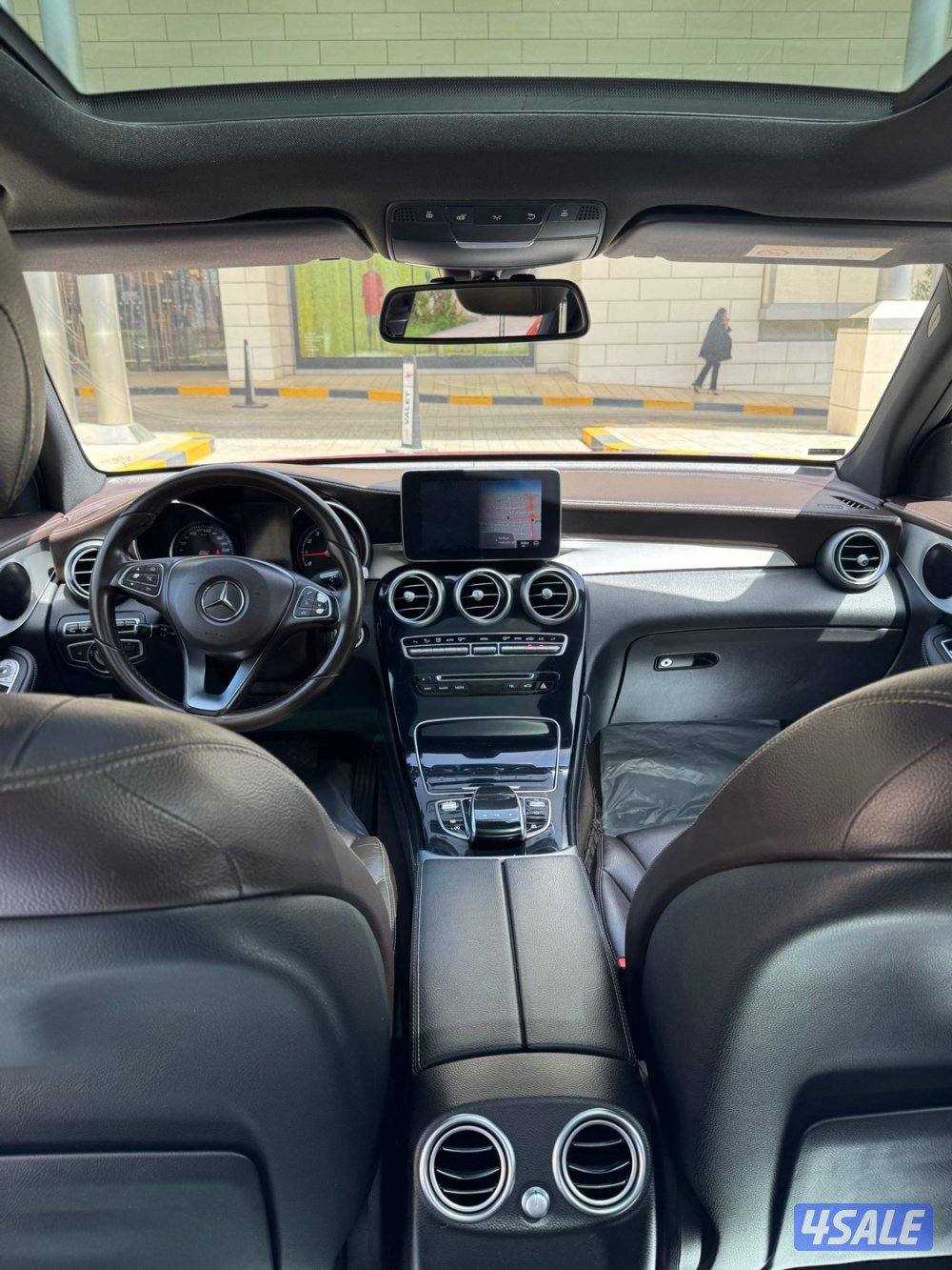 مرسيدس GLC300 بانوراما بحاله ممتازه عداد (86) الف12