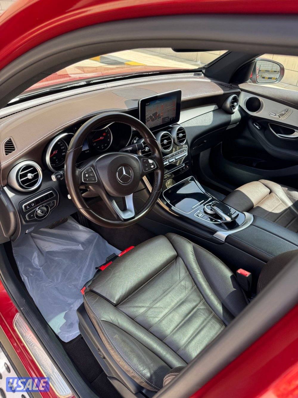 مرسيدس GLC300 بانوراما بحاله ممتازه عداد (86) الف13