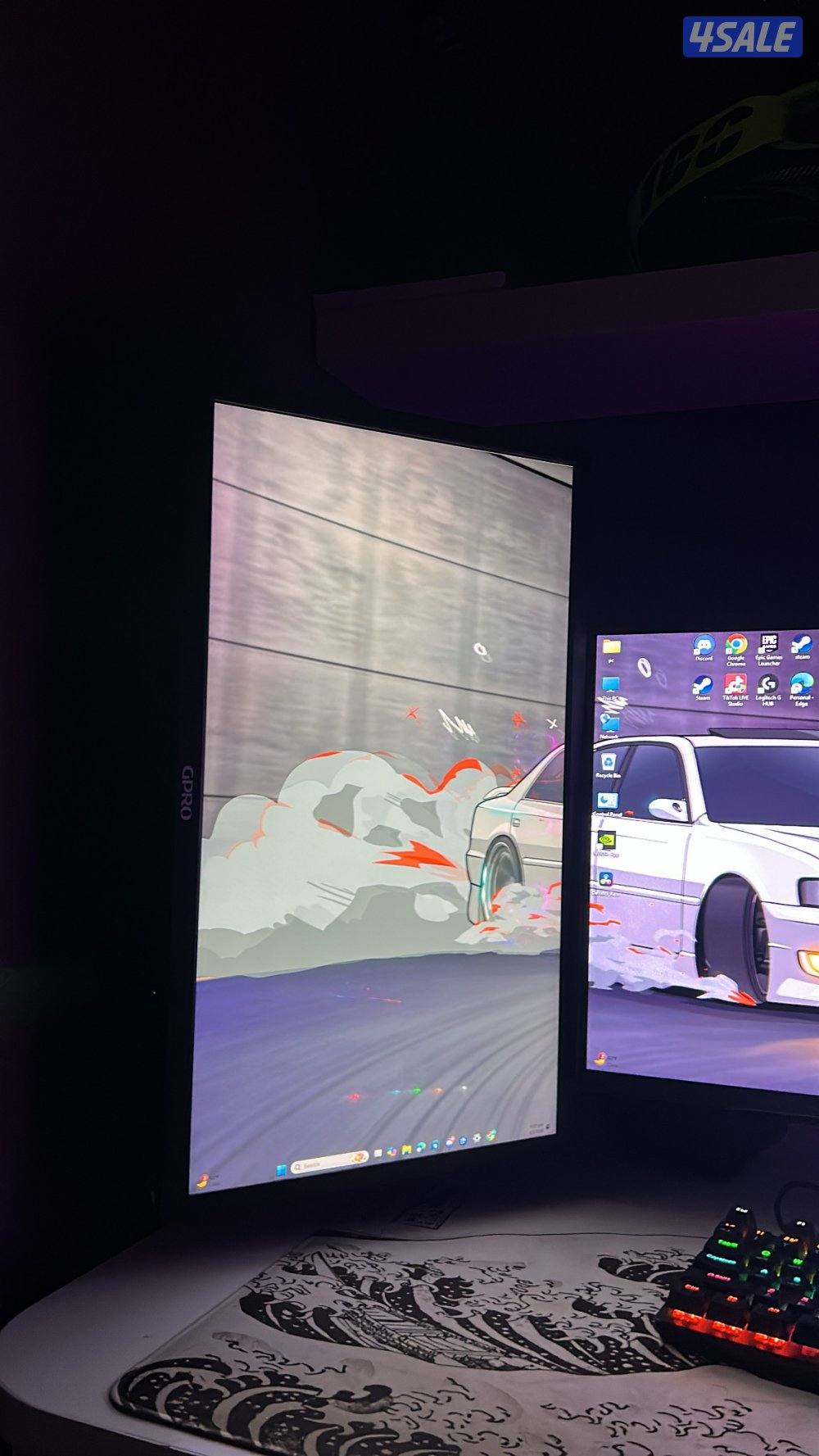 للبيع بي سي و شاشتين و ماوس و كيبورد و ستاند شاشتين3