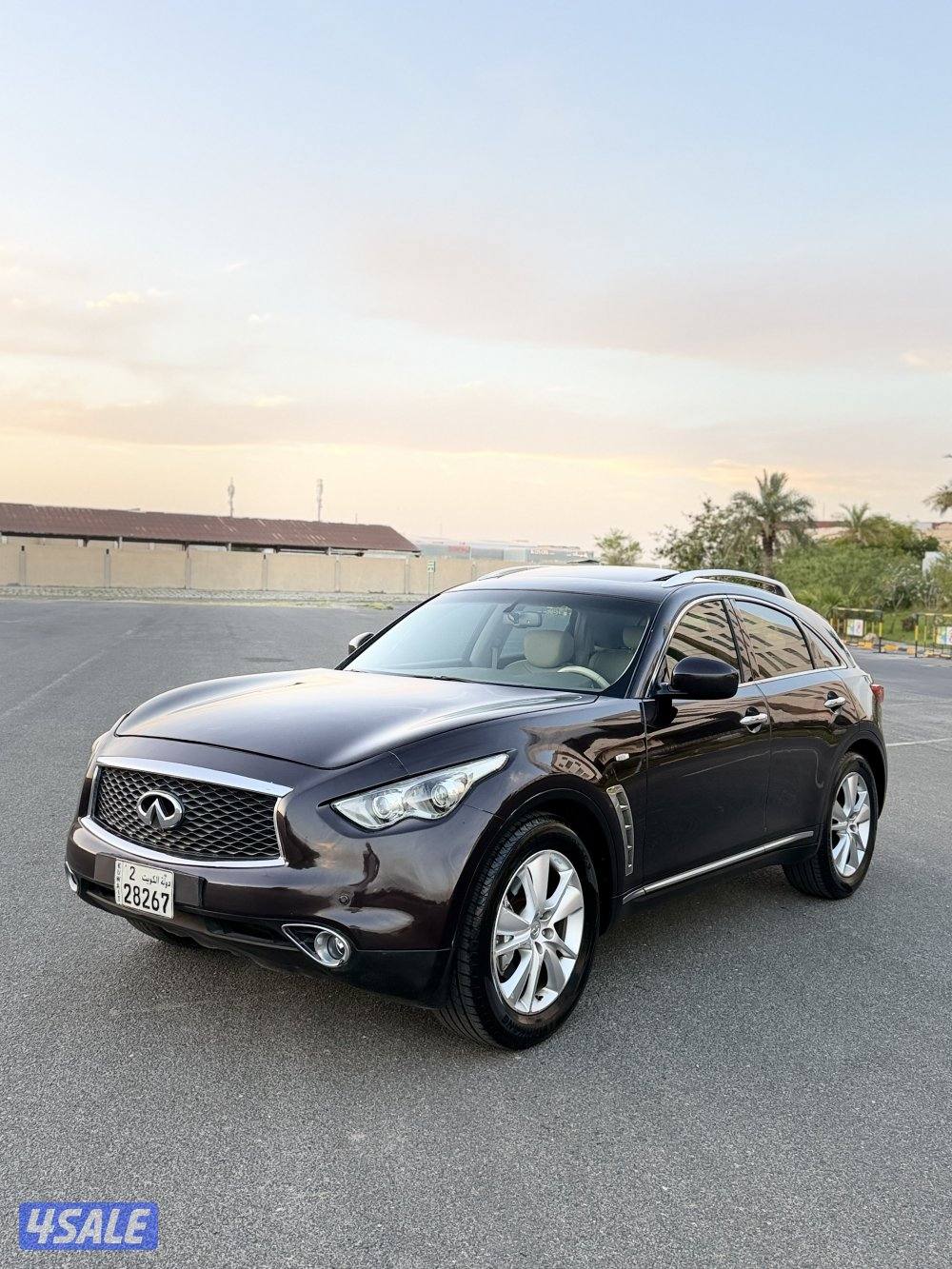 بيعه سريعه انفنتي QX70 بحاله نظيفه كامل المواصفات0