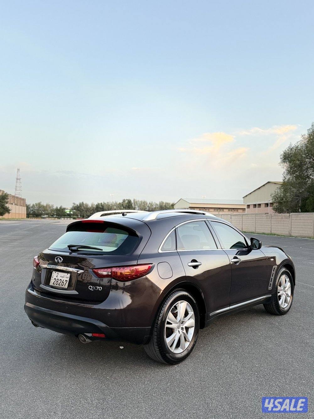 بيعه سريعه انفنتي QX70 بحاله نظيفه كامل المواصفات1