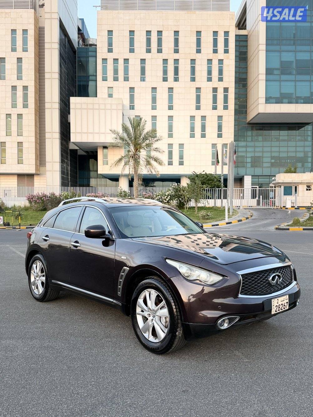 بيعه سريعه انفنتي QX70 بحاله نظيفه كامل المواصفات2