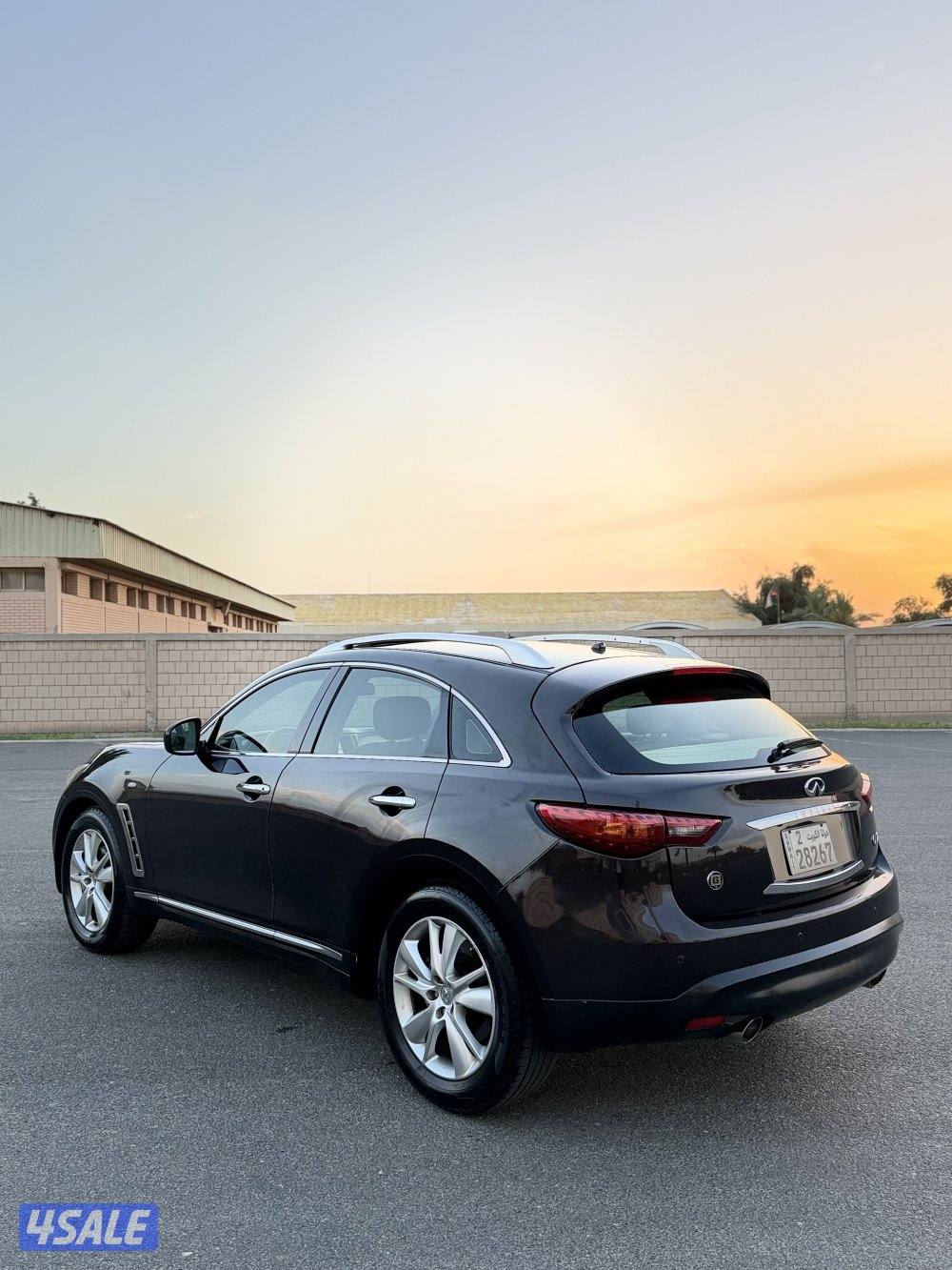 بيعه سريعه انفنتي QX70 بحاله نظيفه كامل المواصفات3