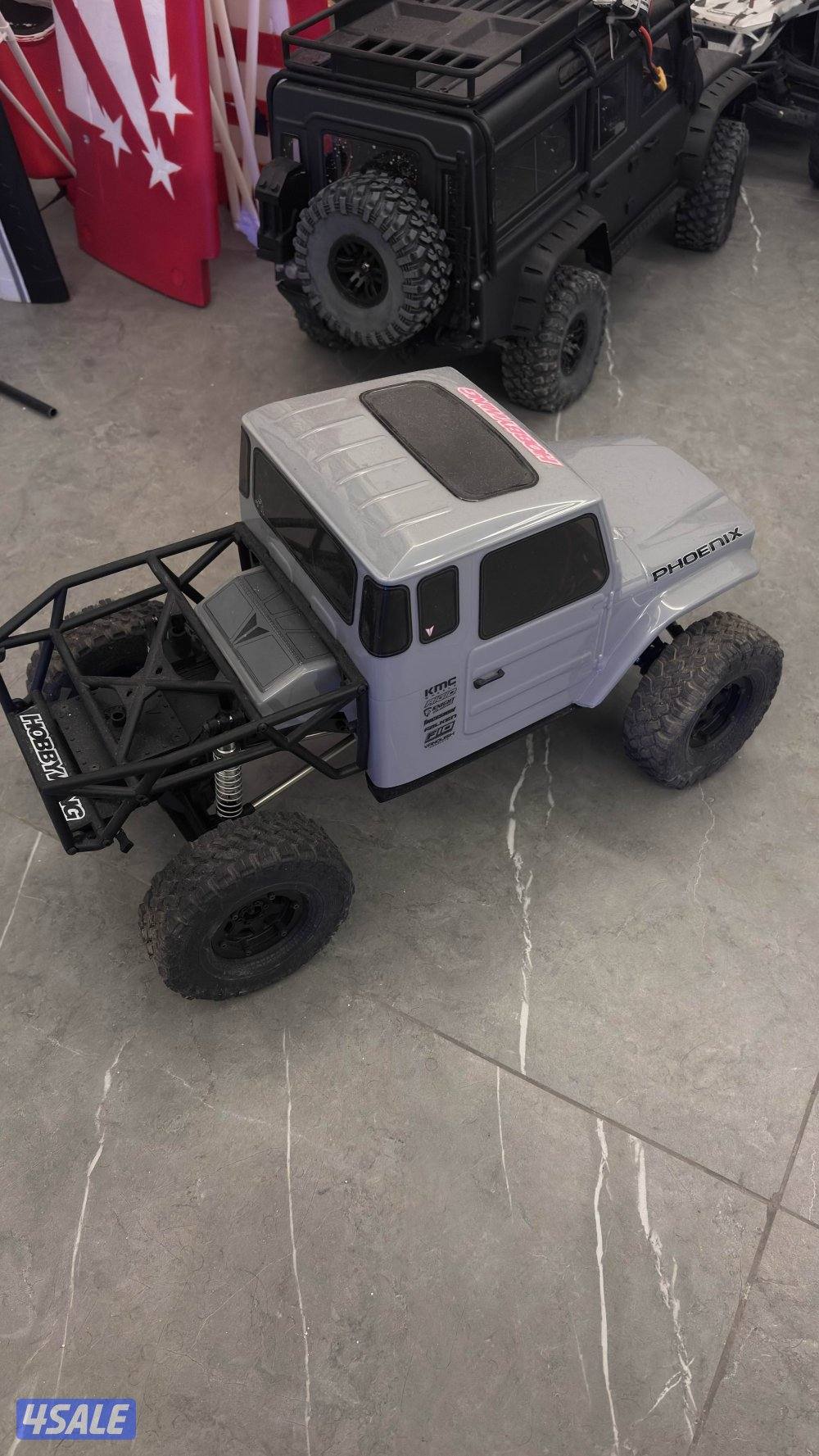 For sale vanquish 1/10 and H8H 1/82