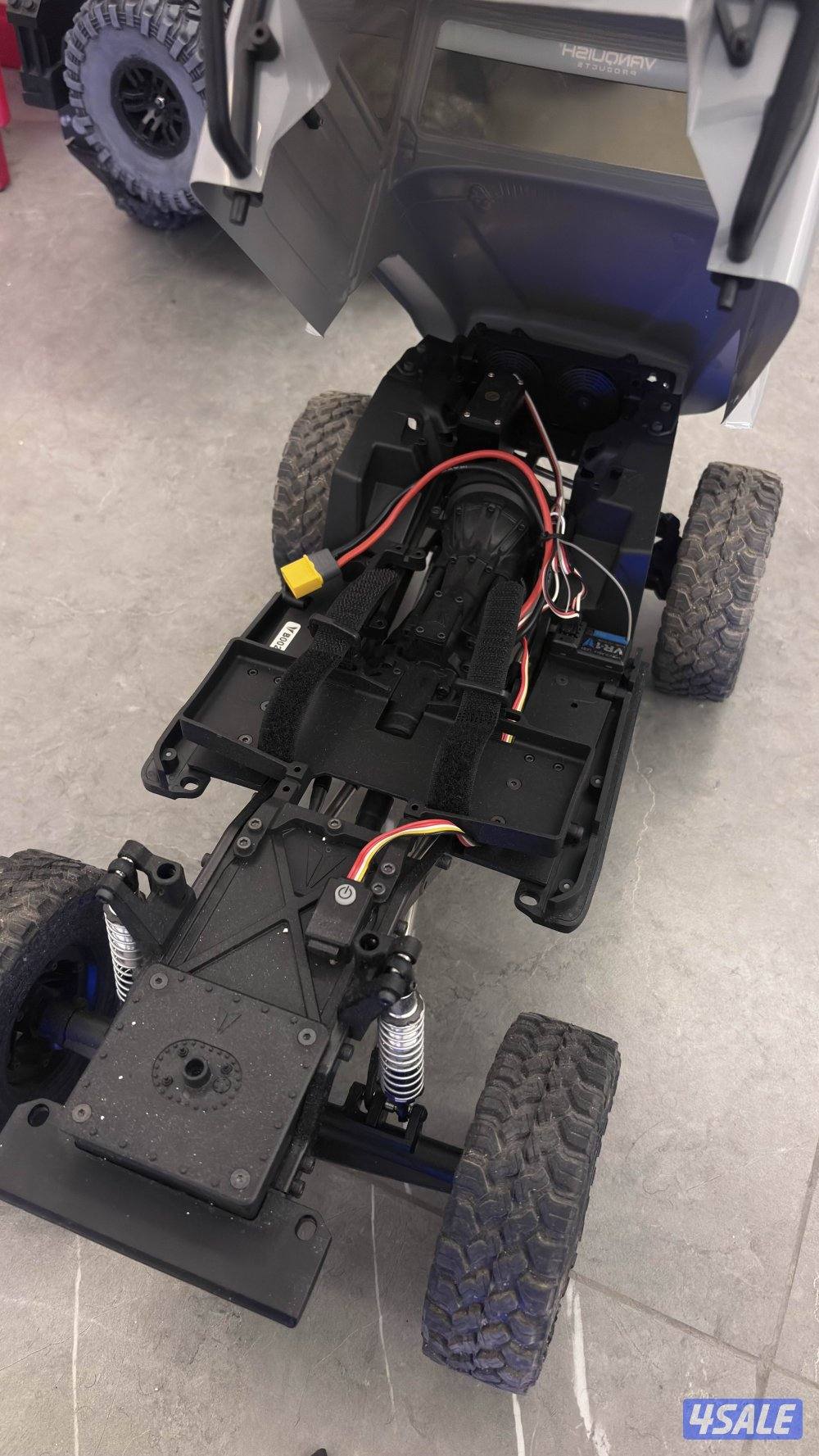 For sale vanquish 1/10 and H8H 1/83