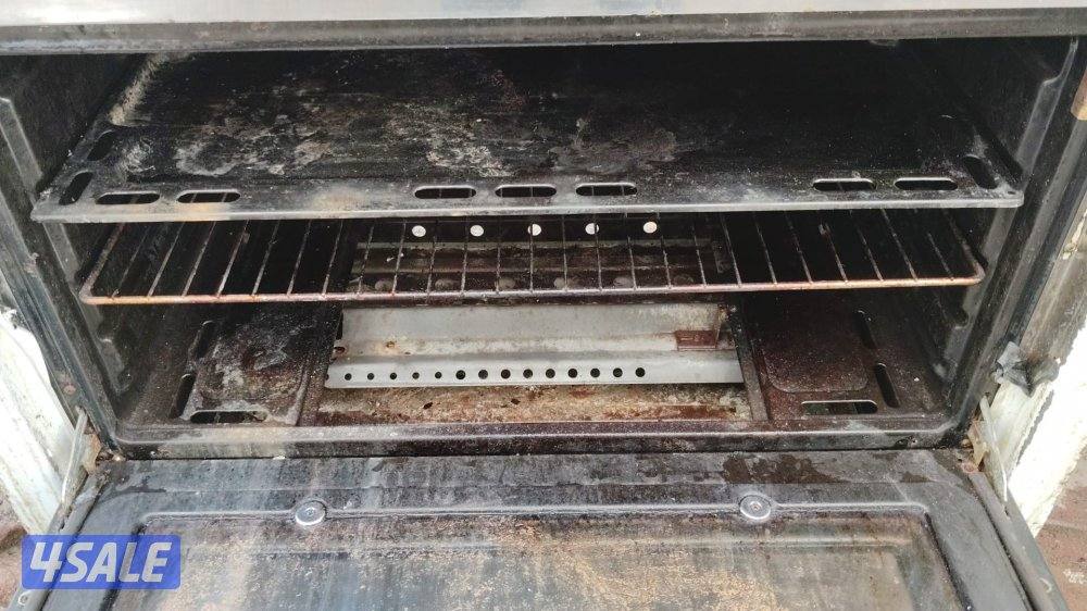 طاولة طعام فاخرة وفرن ايطالي2