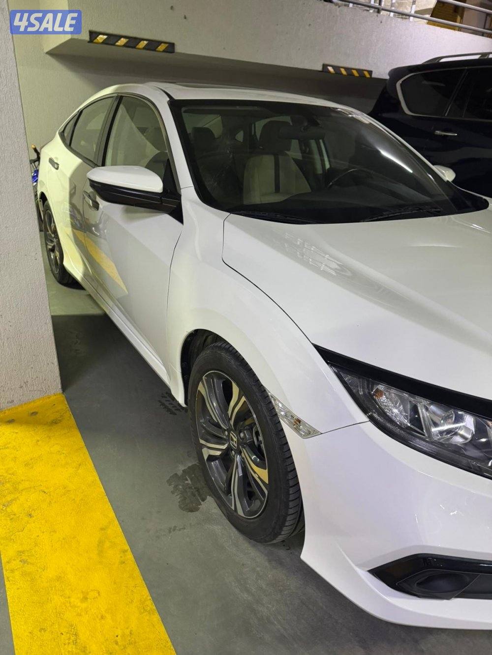 2021 white Honda civic2