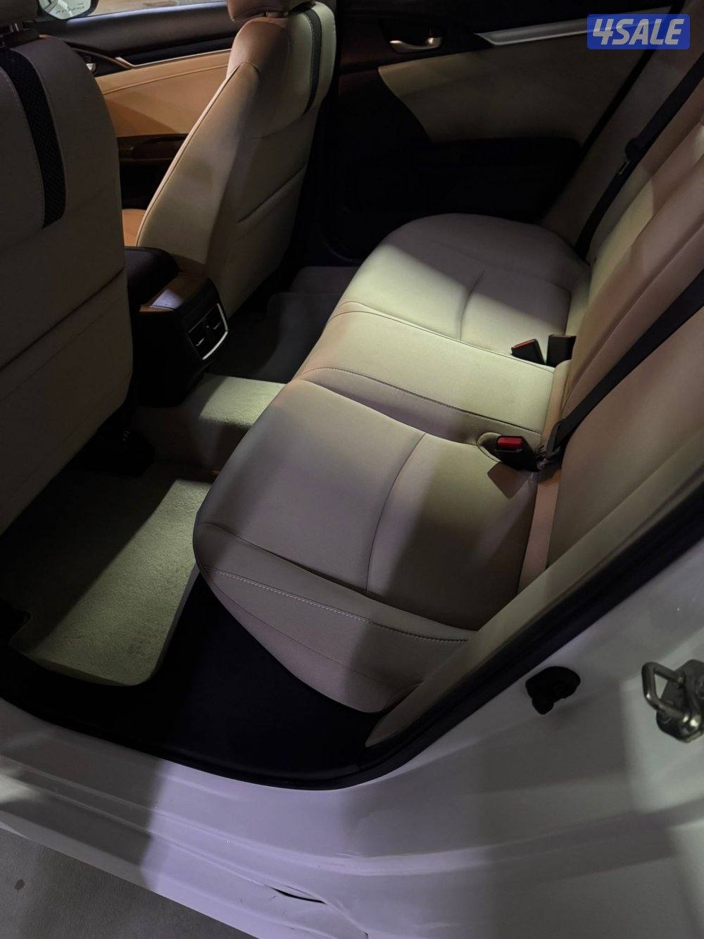 2021 white Honda civic3