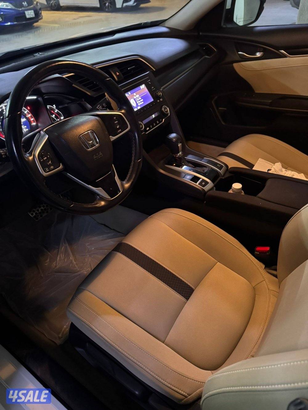 2021 white Honda civic4