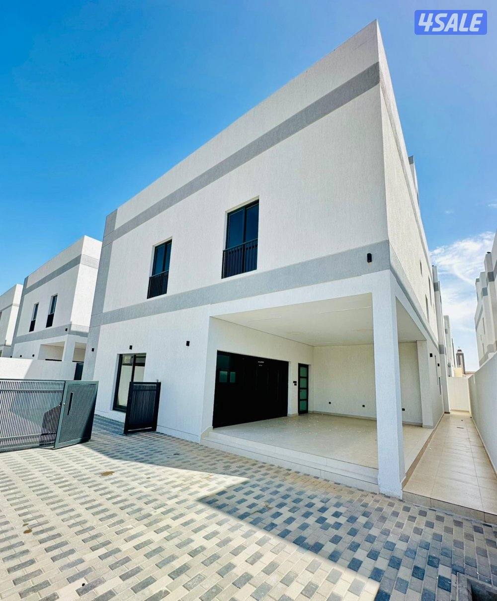 للايجار فيلا جديدة اول ساكن من5 غرف نوم منهم ٣ ماستر مع ديوانية وسايق1