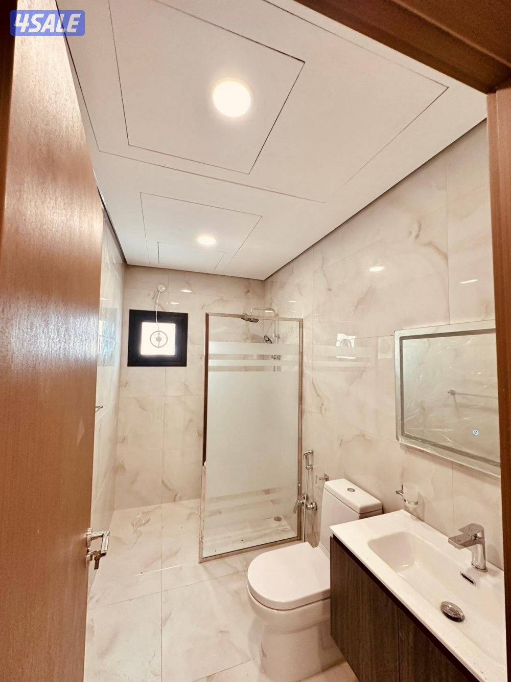 للايجار فيلا جديدة اول ساكن من5 غرف نوم منهم ٣ ماستر مع ديوانية وسايق5