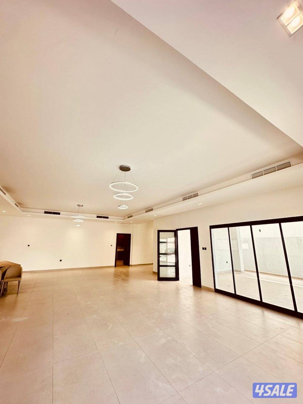 للايجار فيلا جديدة اول ساكن من5 غرف نوم منهم ٣ ماستر مع ديوانية وسايق6