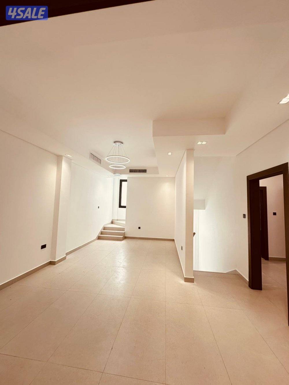 للايجار فيلا جديدة اول ساكن من5 غرف نوم منهم ٣ ماستر مع ديوانية وسايق9