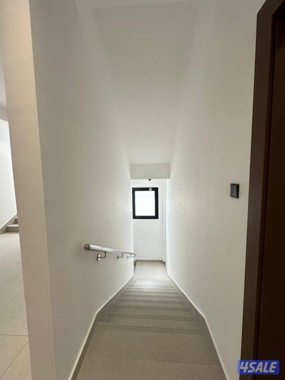 للايجار فيلا جديدة اول ساكن من5 غرف نوم منهم ٣ ماستر مع ديوانية وسايق11